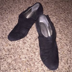 Black Tahari Greyson Bow Bootie Heals Size 6